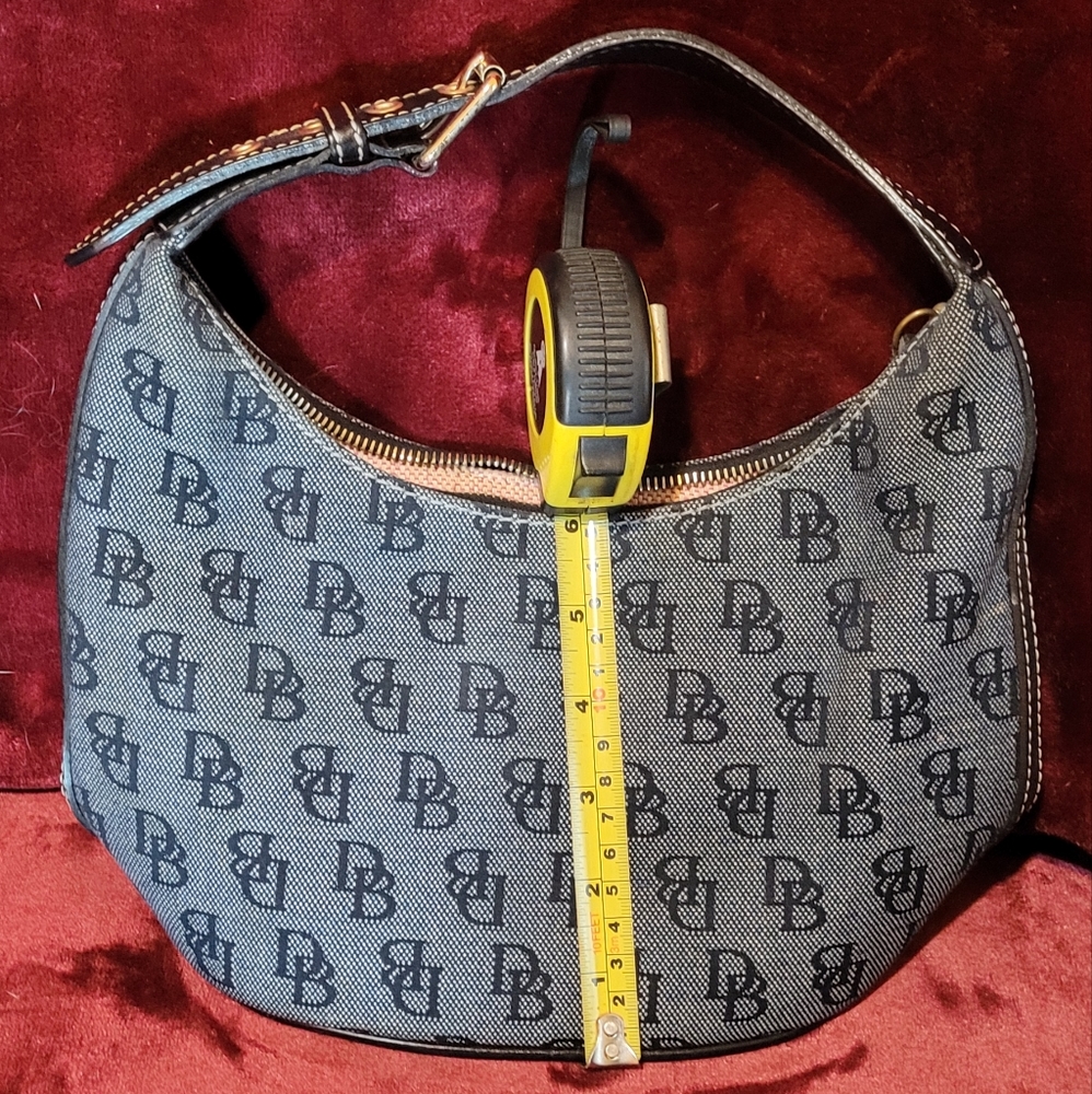 Cute "bucket" like purse.